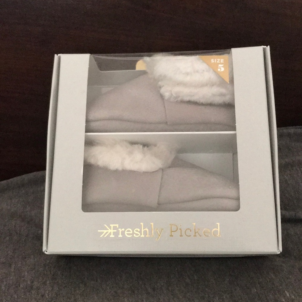 Freshly Picked. Size five. Shearling salt flats